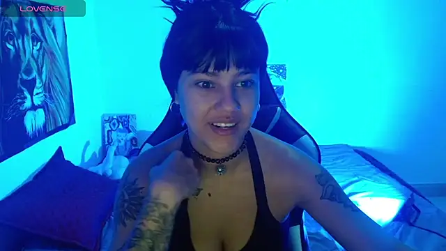 Snapshot of Divinejewel69 chatting on July 8, 2026, 9:25 am Divinejewel69 online show from July 8, 2026, 9:25 am