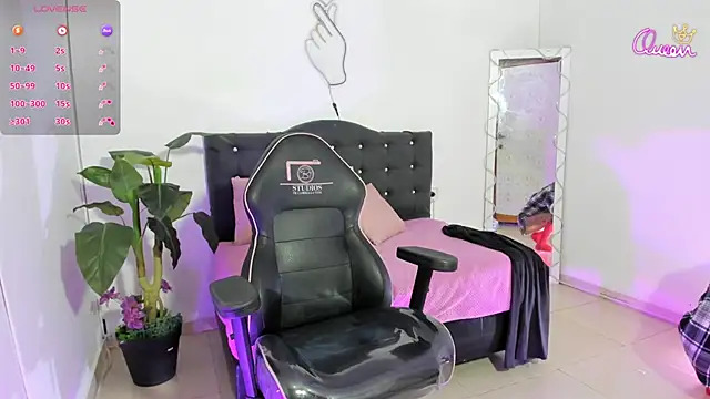 LINDSAY TAY online show from April 17, 2026, 3:20 am