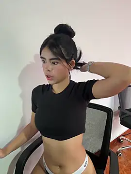 kitty rousse01 online show from March 5, 2026, 12:23 pm