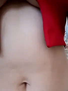 yuliitza4 online show from April 14, 2026, 2:01 pm