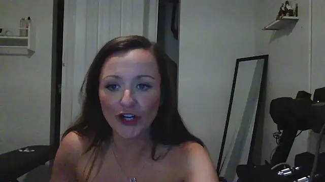 Snapshot of thenakedtrainer69 chatting on May 29, 2026, 6:17 pm thenakedtrainer69 online show from May 29, 2026, 6:17 pm