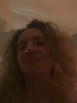 Snapshot of curlyirishgirl chatting on February 25, 2026, 10:08 pm curlyirishgirl online show from February 25, 2026, 10:08 pm