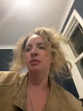 Snapshot of curlyirishgirl chatting on February 27, 2026, 10:10 pm curlyirishgirl online show from February 27, 2026, 10:10 pm