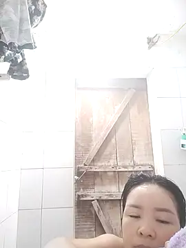 Ivy Trix2 online show from April 7, 2026, 2:12 am