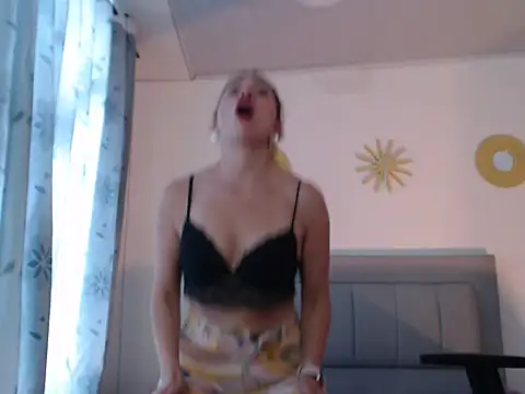 Snapshot of Julietaamado chatting on April 8, 2026, 5:24 pm Julietaamado online show from April 8, 2026, 5:24 pm