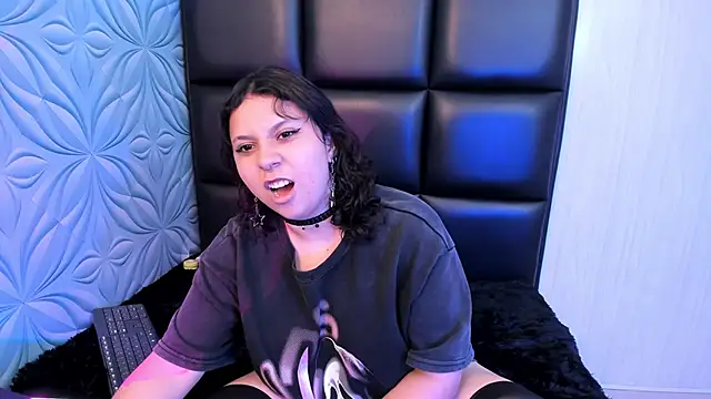 Snapshot of dannixxxluv chatting on March 4, 2026, 9:32 pm dannixxxluv online show from March 4, 2026, 9:32 pm