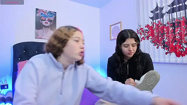 valeria and zoe online show from March 30, 2026, 1:45 pm