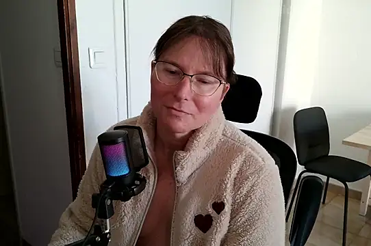 Snapshot of Jessica_hotTime chatting on April 2, 2026, 8:12 am Jessica hotTime online show from April 2, 2026, 8:12 am