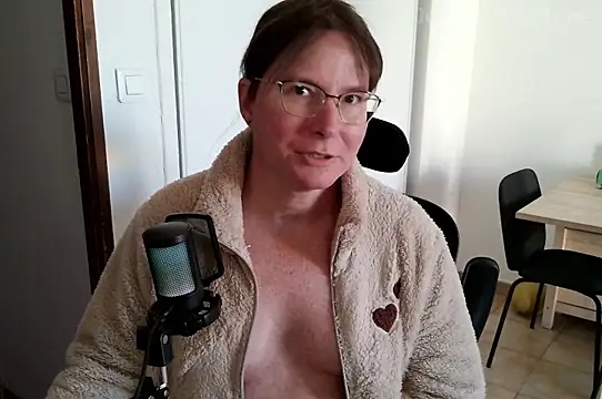 Snapshot of Jessica_hotTime chatting on April 3, 2026, 8:45 am Jessica hotTime online show from April 3, 2026, 8:45 am