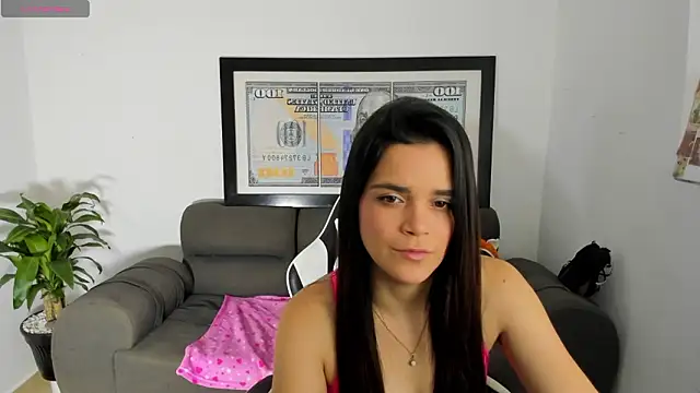 LucianaMoreaux online show from March 1, 2026, 10:12 pm