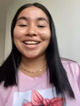 Snapshot of Pamela222- chatting on February 25, 2026, 9:46 pm Pamela222- online show from February 25, 2026, 9:46 pm