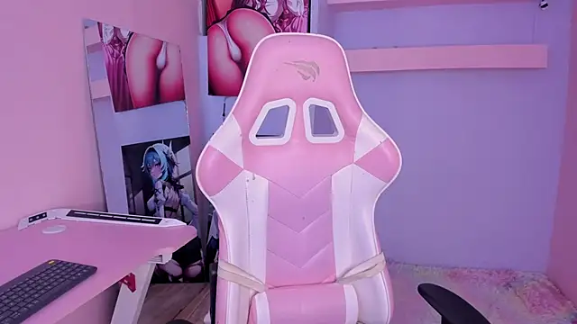 EmeelyMuller online show from June 3, 2026, 4:15 am