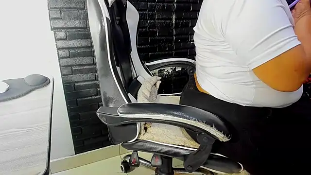 Snapshot of ScarlettSexRx chatting on April 7, 2026, 12:49 pm ScarlettSexRx online show from April 7, 2026, 12:49 pm