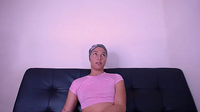 lovee megan online show from June 3, 2026, 2:19 pm