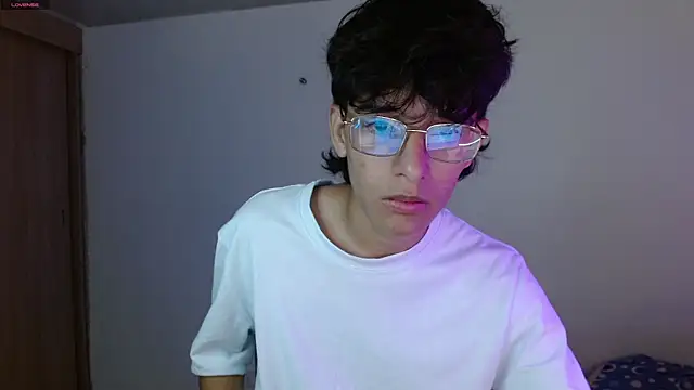 Snapshot of noah_millerx chatting on May 26, 2026, 5:25 am noah millerx online show from May 26, 2026, 5:25 am
