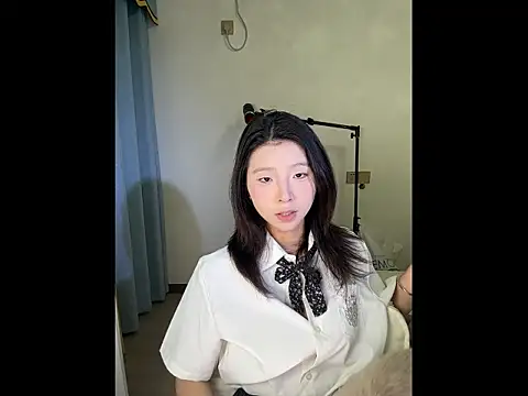 Y--F--LOVE online show from March 26, 2026, 4:12 pm