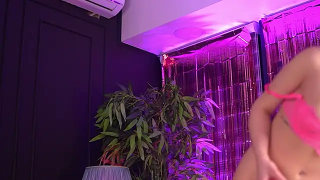 AlessiaNoire online show from April 10, 2026, 5:50 pm