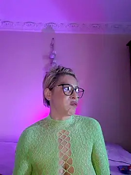 LunaBlaise online show from April 9, 2026, 9:47 am