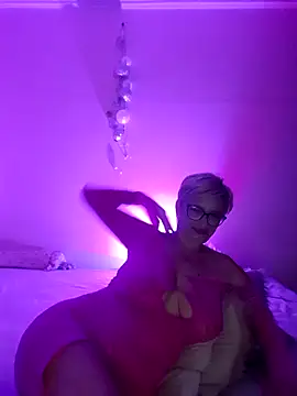 LunaBlaise online show from June 21, 2026, 7:49 pm