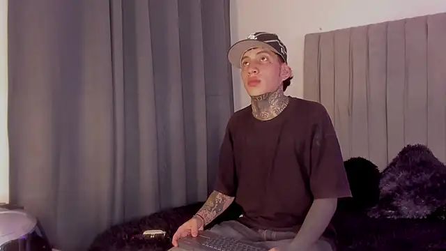 Snapshot of im_dantee chatting on February 27, 2026, 4:23 am im dantee online show from February 27, 2026, 4:23 am