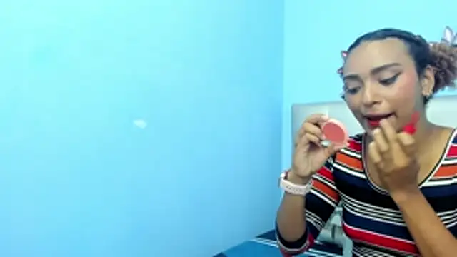 Snapshot of Saray_sexylove chatting on April 8, 2026, 11:32 am Saray sexylove online show from April 8, 2026, 11:32 am