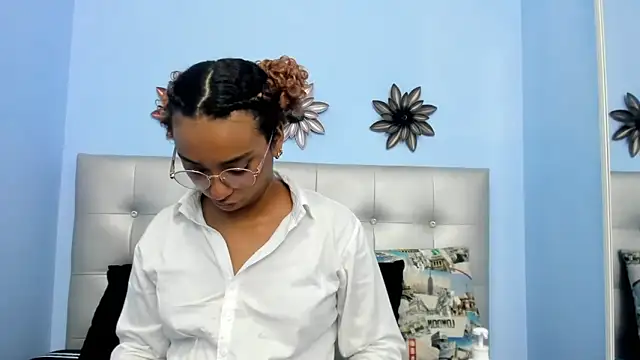 Snapshot of Saray_sexylove chatting on April 9, 2026, 11:48 am Saray sexylove online show from April 9, 2026, 11:48 am