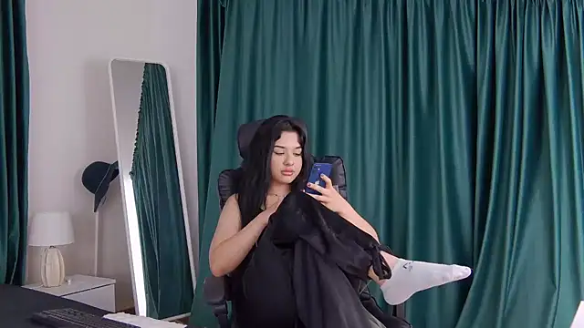 Snapshot of MissNaomiBelle chatting on June 20, 2026, 6:54 pm MissNaomiBelle online show from June 20, 2026, 6:54 pm