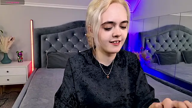 Snapshot of Bambi_Bloom chatting on March 2, 2026, 6:47 am Bambi Bloom online show from March 2, 2026, 6:47 am