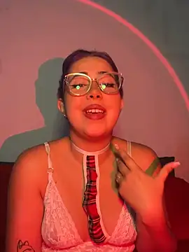 Snapshot of lorettaivonne chatting on March 2, 2026, 1:40 pm lorettaivonne online show from March 2, 2026, 1:40 pm