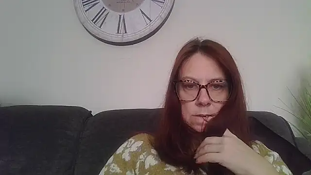 Snapshot of Cara-CurvyUK chatting on March 4, 2026, 2:56 pm Cara-CurvyUK online show from March 4, 2026, 2:56 pm