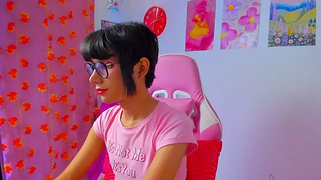 Madeline 21 online show from April 12, 2026, 12:10 pm