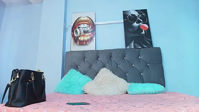 Snapshot of Ebonny_Brown chatting on February 27, 2026, 7:58 pm Ebonny Brown online show from February 27, 2026, 7:58 pm