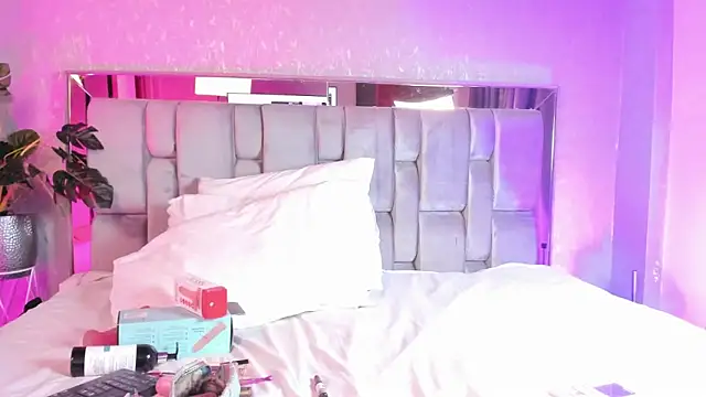 PaulinaLopez  online show from March 28, 2026, 9:25 pm