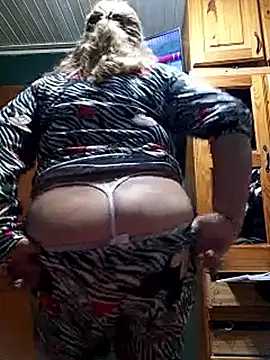 momismilf544 online show from April 8, 2026, 4:12 am