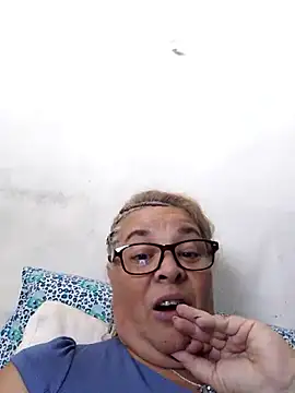 momismilf544 online show from April 23, 2026, 6:21 pm