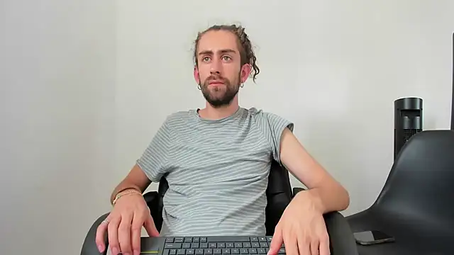 Snapshot of Jean_And_PaulXL chatting on July 7, 2026, 9:19 pm Jean And PaulXL online show from July 7, 2026, 9:19 pm