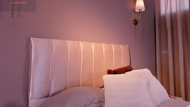 Agata Laurent  online show from March 13, 2026, 12:12 pm