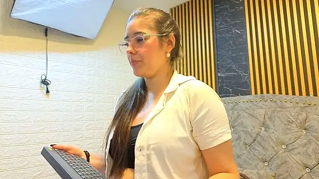 ElisVega online show from March 8, 2026, 2:04 am