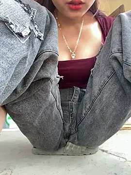 Junyy k2 online show from April 5, 2026, 2:31 am