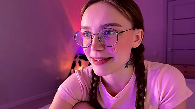 Lolatatee online show from March 16, 2026, 1:33 am