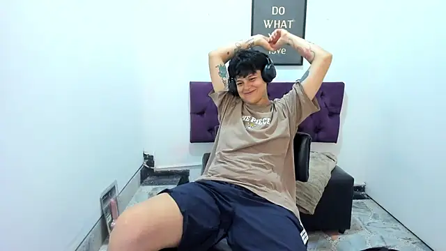 Snapshot of TomBoy_Natali chatting on May 6, 2026, 2:51 am TomBoy Natali online show from May 6, 2026, 2:51 am