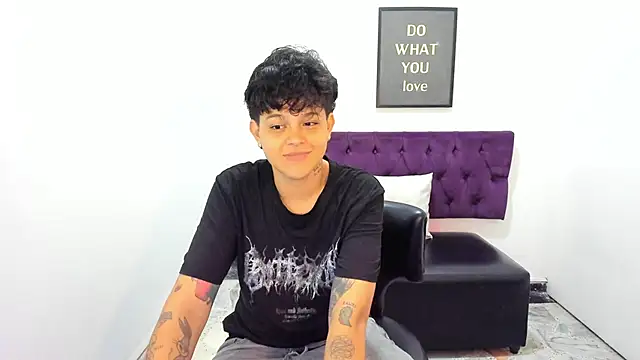 Snapshot of TomBoy_Natali chatting on May 12, 2026, 11:07 am TomBoy Natali online show from May 12, 2026, 11:07 am