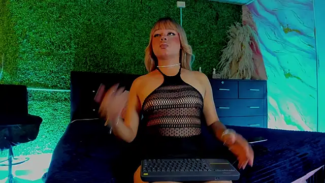 Snapshot of valery_delux chatting on March 2, 2026, 1:40 pm valery delux online show from March 2, 2026, 1:40 pm