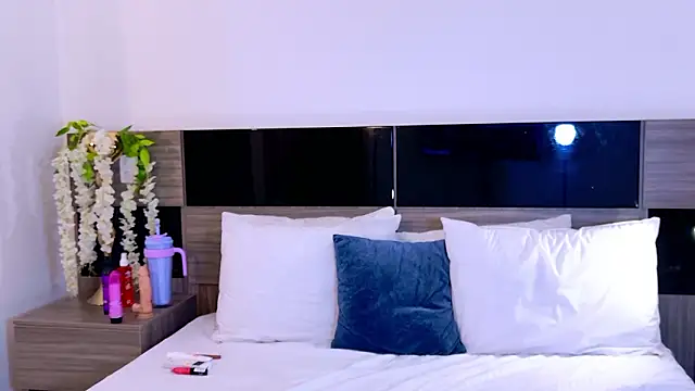 EmmaRicco online show from March 8, 2026, 2:04 am