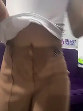   Nahomy online show from April 10, 2026, 11:37 am