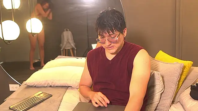 Mia and Belmonth online show from March 25, 2026, 6:47 pm