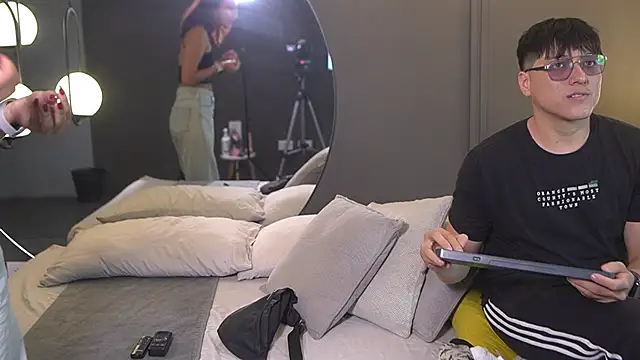 Mia and Belmonth online show from March 27, 2026, 6:51 pm