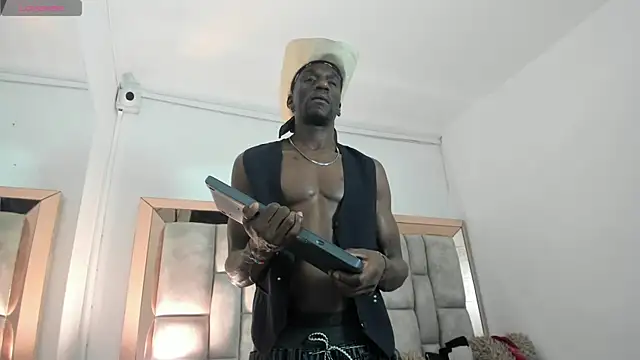 Snapshot of Titan_Moreno_ chatting on May 25, 2026, 12:11 pm Titan Moreno online show from May 25, 2026, 12:11 pm