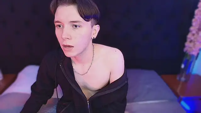 hollannd  online show from March 27, 2026, 4:18 pm