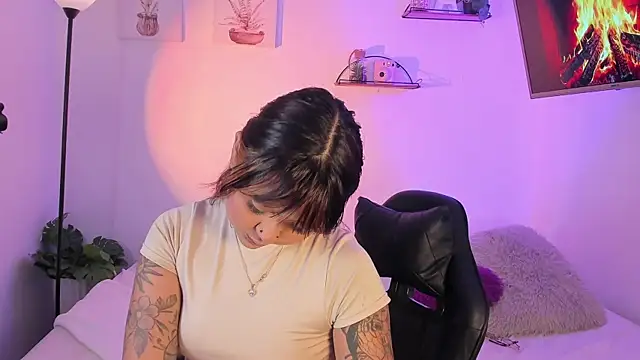 AlaiaRogers online show from April 16, 2026, 10:38 am